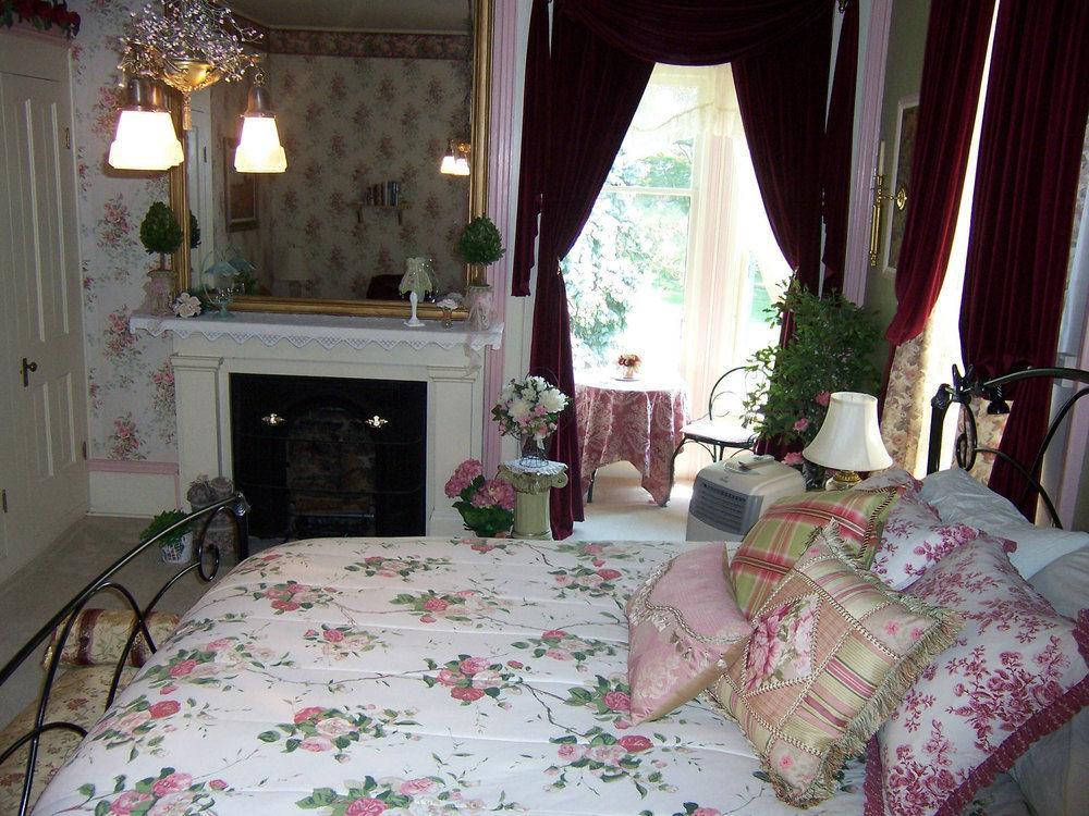 The Gridley Inn B&B 滑铁卢 外观 照片