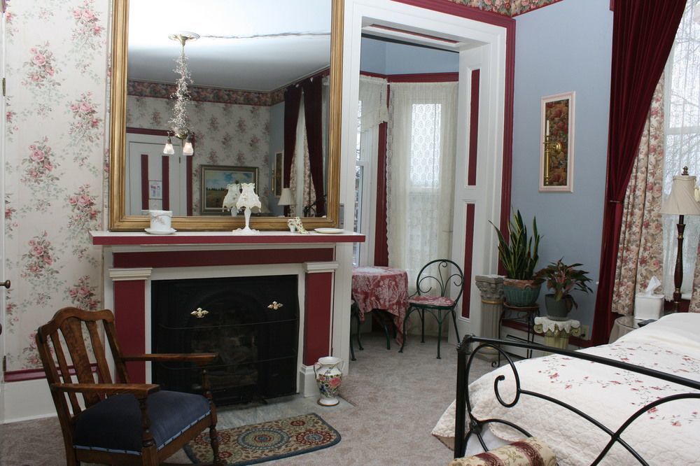 The Gridley Inn B&B 滑铁卢 外观 照片