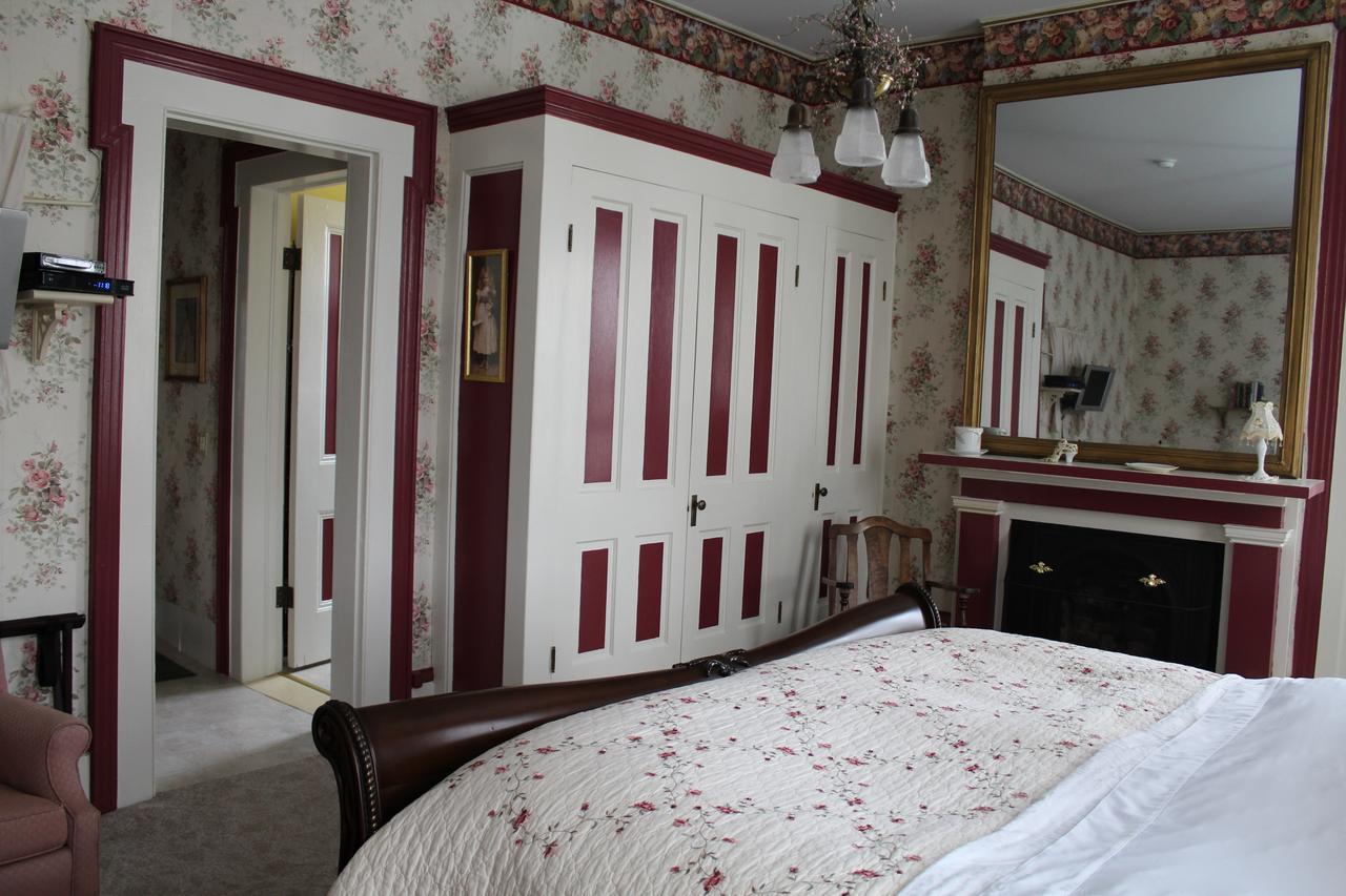 The Gridley Inn B&B 滑铁卢 外观 照片