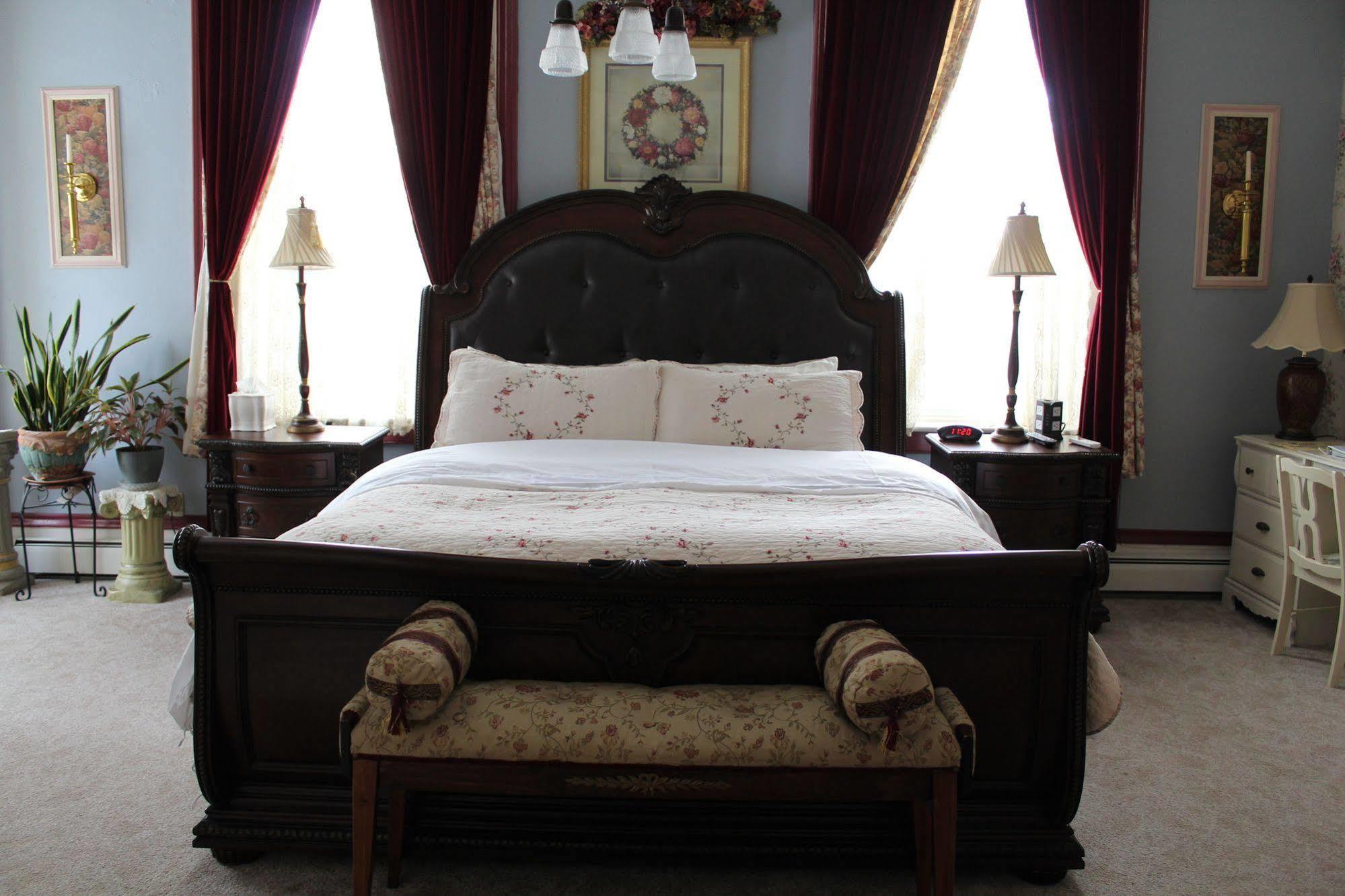 The Gridley Inn B&B 滑铁卢 外观 照片