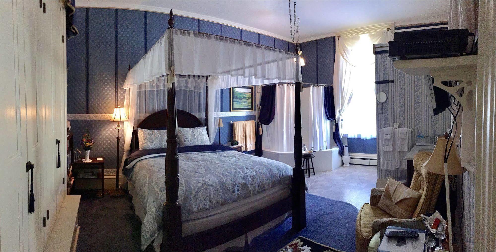 The Gridley Inn B&B 滑铁卢 外观 照片