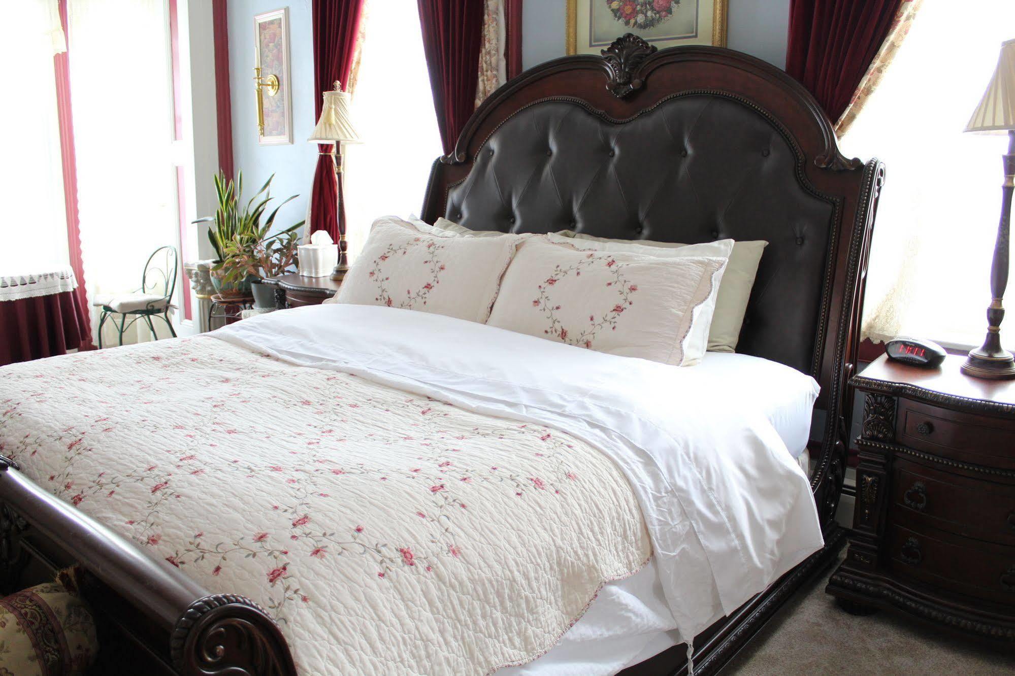 The Gridley Inn B&B 滑铁卢 外观 照片